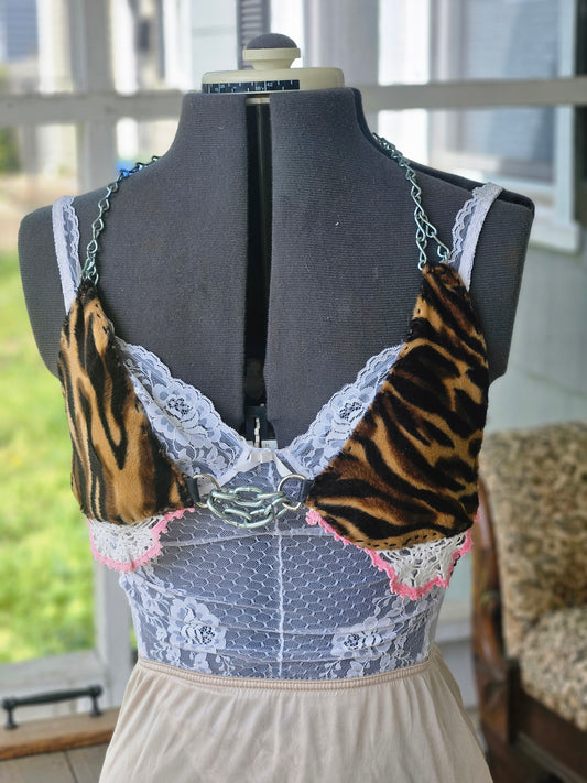 Tiger & lace hulter top