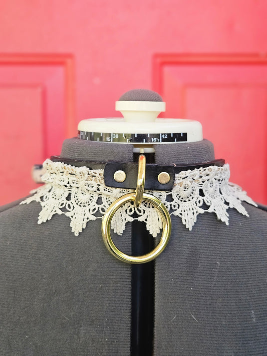 Drip lace Hulder collar