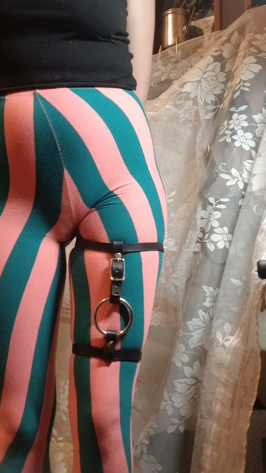 Thigh strap on harness