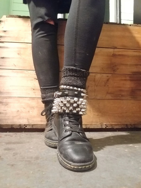 Small Spike single row strap